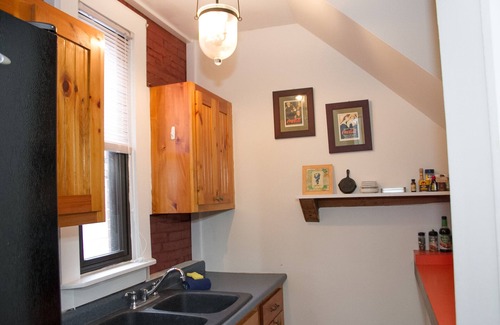 Parkside Apartment | West End 2nd Floor Apartment 762 Congress Street
