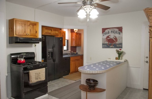 Parkside Apartment | West End 2nd Floor Apartment 762 Congress Street