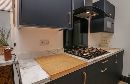 Morecambe House | WEST END BAY, pet friendly, character holiday cottage in Morecambe