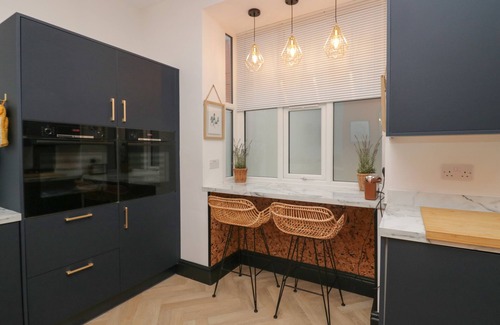 Morecambe House | WEST END BAY, pet friendly, character holiday cottage in Morecambe