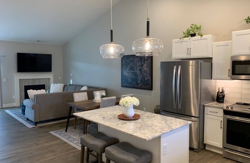 Rimrock House | West End Beautifully Furnished 2 Bedroom Townhouse