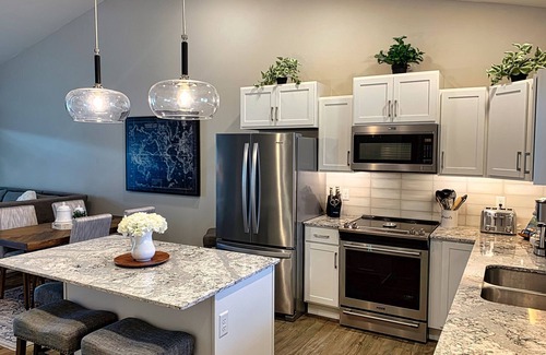 Rimrock House | West End Beautifully Furnished 2 Bedroom Townhouse