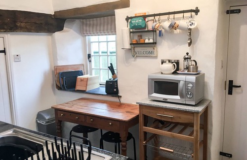 Newport Cottage | WEST END COTTAGE, romantic, with open fire in Newport, Pembrokeshire