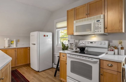 Portsmouth Apartment | West-End Gem 2BR Live like a Local in Portsmouth