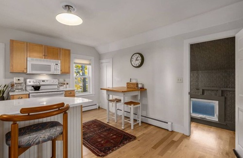 Portsmouth Apartment | West-End Gem 2BR Live like a Local in Portsmouth
