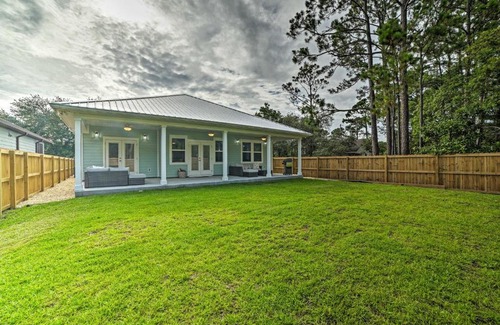 Riviera Beach House | West End Home with Yard Less Than 1 Mi to Beach Access!