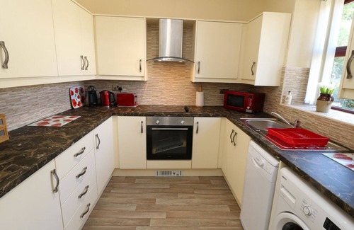 Thornton House | WEST END HOUSE, pet friendly, character holiday cottage in Bradford