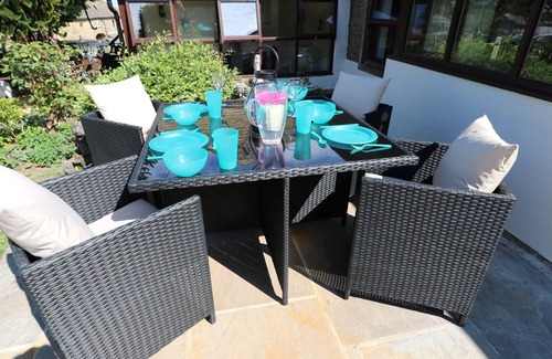Thornton House | WEST END HOUSE, pet friendly, character holiday cottage in Bradford