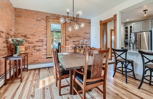 Downtown House | West End Pearl - 3 Bedroom/3 Full Bathroom Home