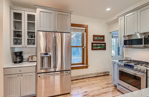 Downtown House | West End Pearl - 3 Bedroom/3 Full Bathroom Home