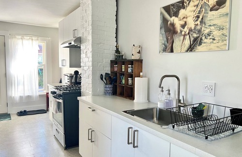 Portland Apartment | West End's Diamond in the Rough 2-bedroom Apartment with Parking & WiFi