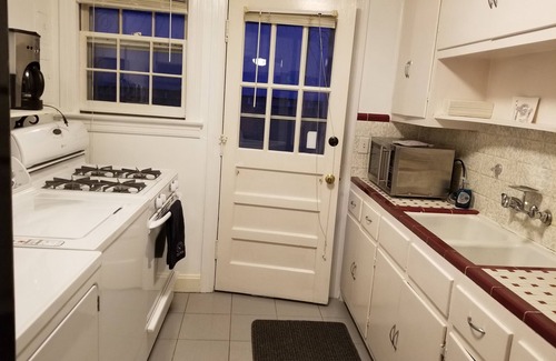 Green Hills House | West End Stay