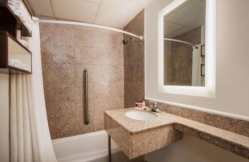 West Farms Hotel | West Farms Hotel
