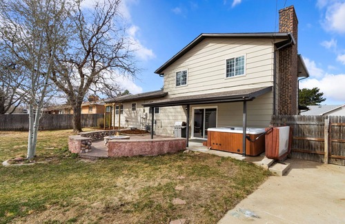 Greeley House | West Greeley 5 bed/4 bath tastefully furnished and recently updated.