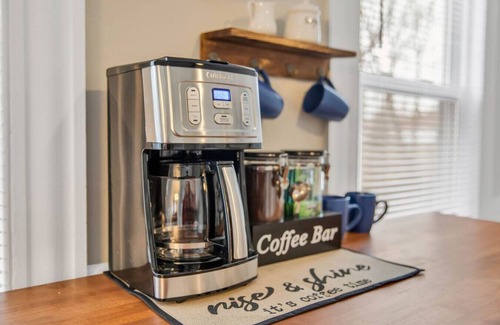 West Hartford Apartment | West Hartford Center: Cozy New England Apartment