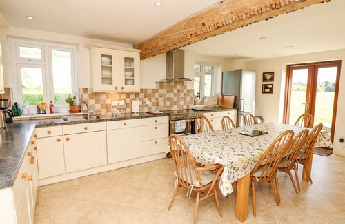 Crediton Cottage | WEST HENSTILL HOUSE, pet friendly, with open fire in Sandford, Devon