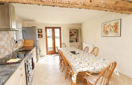 Crediton Cottage | WEST HENSTILL HOUSE, pet friendly, with open fire in Sandford, Devon
