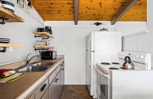 Lake Township Apartment | West Hill Apartment #1 at Chimney Corners Resort