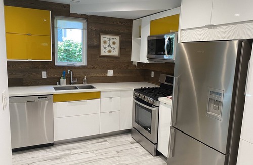 West Hollywood House | West Hollywood 1bed 1bath modern studio unit 115 p nt 30days min/60days max