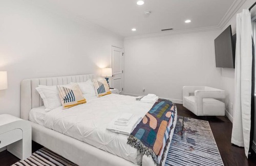 Tri-West Villa | West Hollywood 5 Bedroom Pool