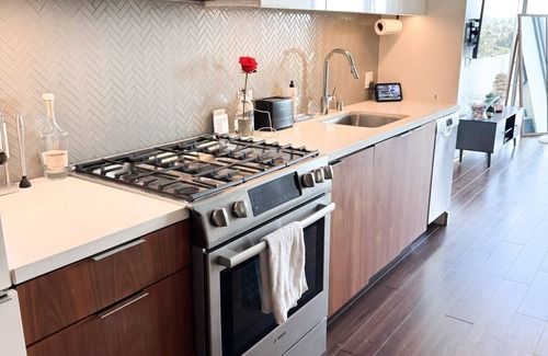 Beverly Grove Apartment | West Hollywood - Elite High Rise Living