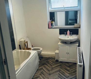 Crewe Apartment | West House - by Eazystays