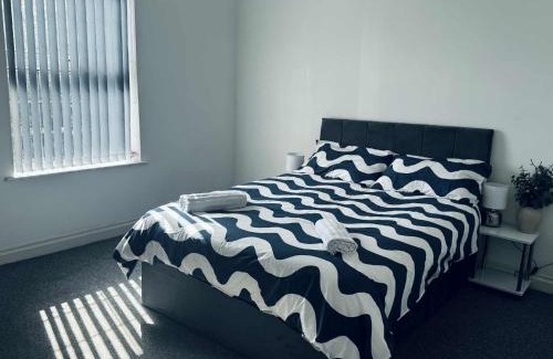 Crewe Apartment | West House - by Eazystays