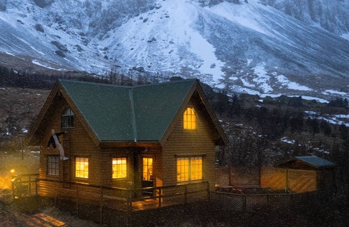 Borgarnes Cabin | West Iceland, Spacious Comfort. Great View, Hot Tub