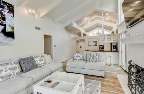 Irving House | West Irving Palace Miami Style