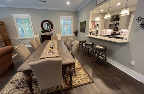 Ashley Oaks House | West Knoxville - Guest Cottage in Private Wooded Neighborhood