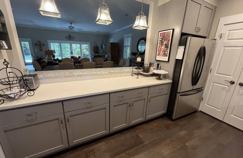 Ashley Oaks House | West Knoxville - Guest Cottage in Private Wooded Neighborhood