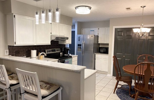 Ashley Oaks House | West Knoxville’s Modern Home Dog Friendly-Crib Easy Access UT-Airport-Oak Ridge