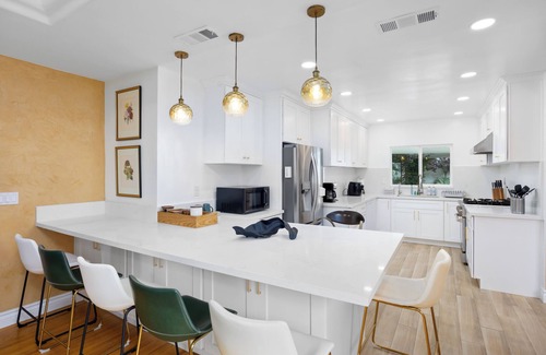 Westchester House | West LA 4BR/2BA furnished home