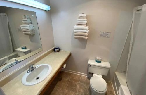 Downs Hotel | West Lake Grandvue Inn