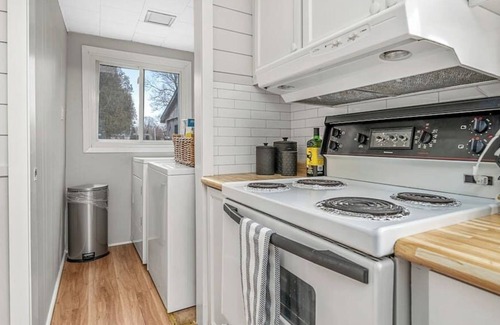 West Lake House | West Lake Nook: Near Sandbanks Park