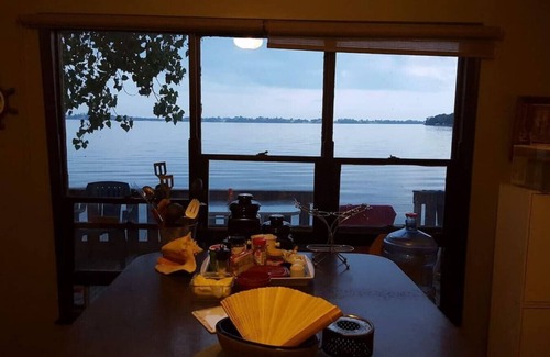 Picton Cabin | West Lake Waterfront Swimming - Free Pontoon Boat!