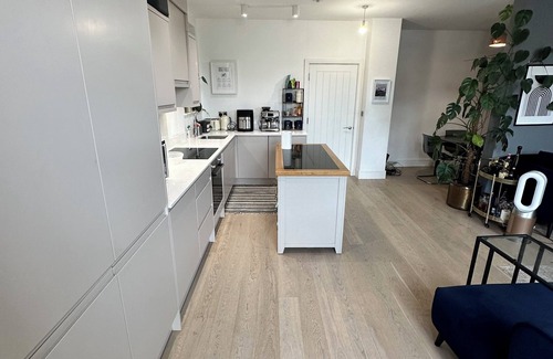 Ealing Apartment | West london luxury oasis, Ealing Broadway!