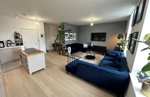 Ealing Apartment | West london luxury oasis, Ealing Broadway!