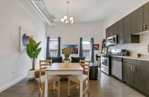 West Loop Apartment | West Loop 1BR Apartment with In-Unit Laundry - Lake 301 rep