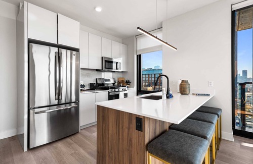 West Loop Apartment | West Loop Getaway: Balcony, Dining Steps, Quiet