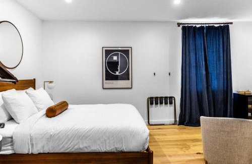 Bangor Apartment | West Market Square, Coffee Shop, Fast Wifi, Downtown Room # 103