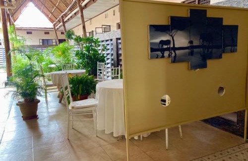 Moshi Hotel | WEST ORANGE LODGE