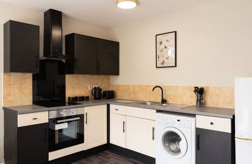 South Leigh Apartment | West Oxfordshire Flat w/Parking | Sleeps 3