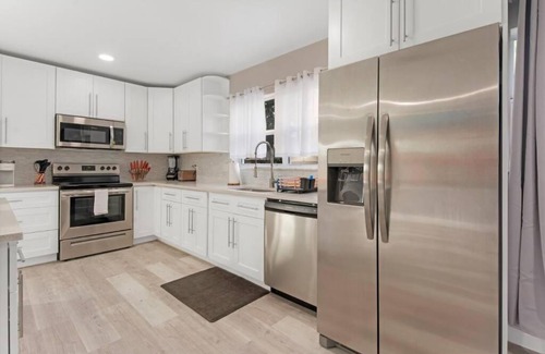 Mangonia Park House | West Palm Beach Pool Home- Paxton