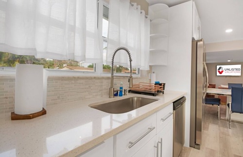 Mangonia Park House | West Palm Beach Pool Home- Paxton