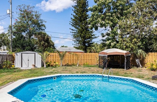 Poiciana Park II House | West Palm Beach Tropical Oasis