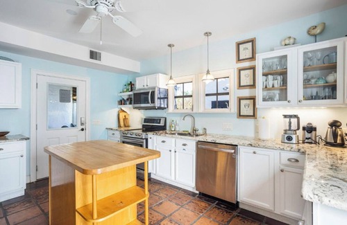 Southside House | West Palm Beach- Heated Pool -6 bedrooms/4 bathrooms