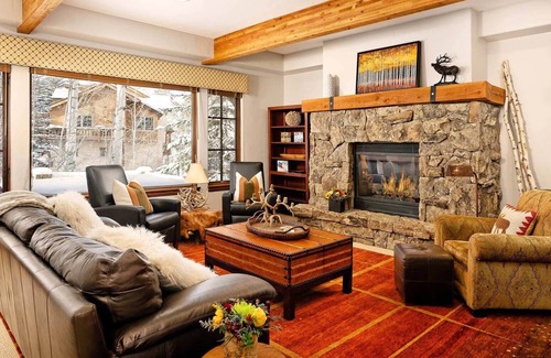 Highland Meadows House | West Pine Chalet | 5 Min from Ski Runs w/Hot Tub