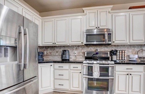 West Richland House | West Richland House: Home Gym & Fire Pit!