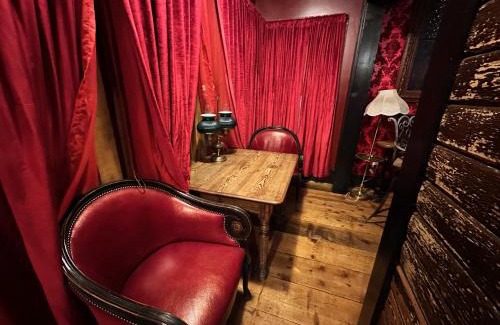 Downtown Hotel | West River House